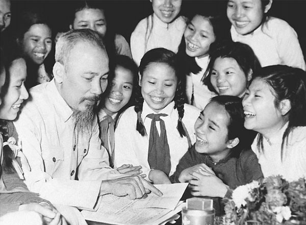 Học theo tư tưởng, đạo đức Chủ tịch Hồ Chí Minh giúp cho mỗi cá nhân hoàn thiện bản thân