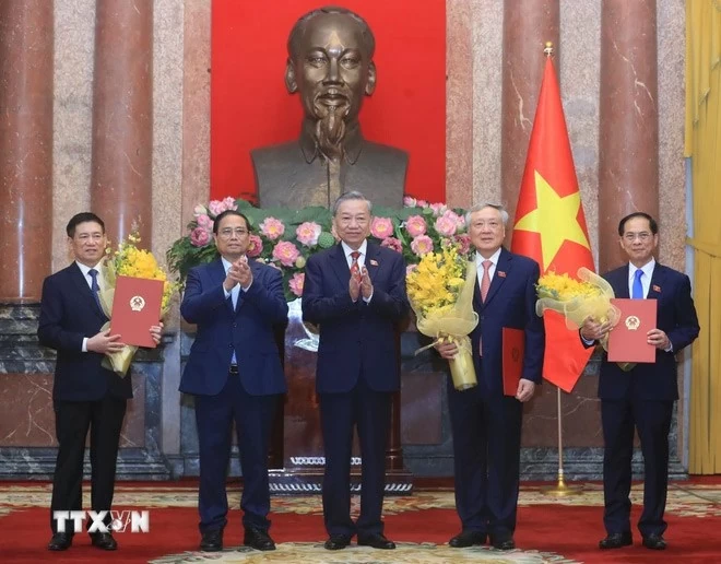 Tổng Bí thư, Chủ tịch nước Tô Lâm trao quyết định bổ nhiệm 3 Phó Thủ tướng và 2 Bộ trưởng