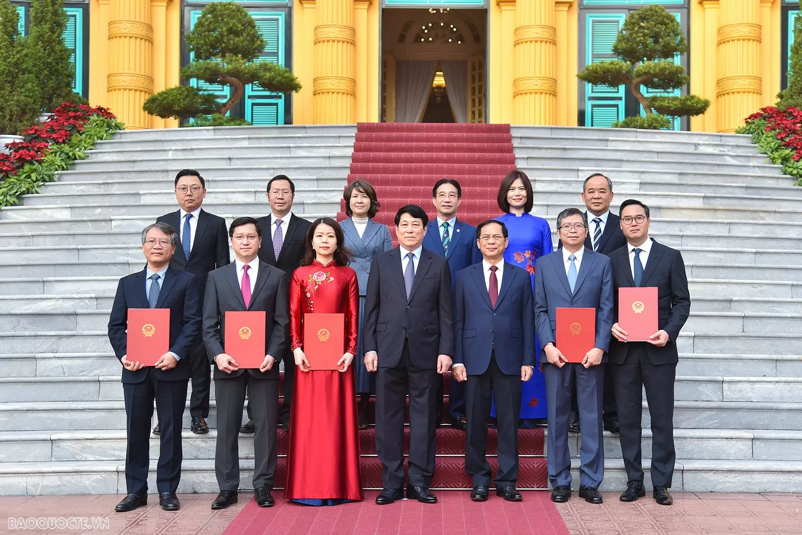 Toàn cảnh Chủ tịch nước Lương Cường trao quyết định phong hàm Đại sứ cho các lãnh đạo và cán bộ ngành Ngoại giao