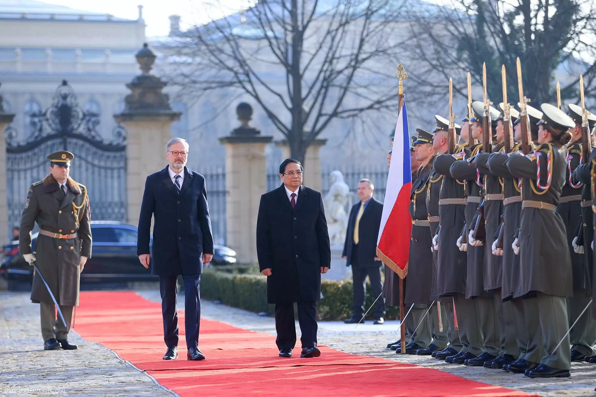 Toàn cảnh lễ đón trọng thể Thủ tướng Phạm Minh Chính thăm chính thức Cộng hòa Czech