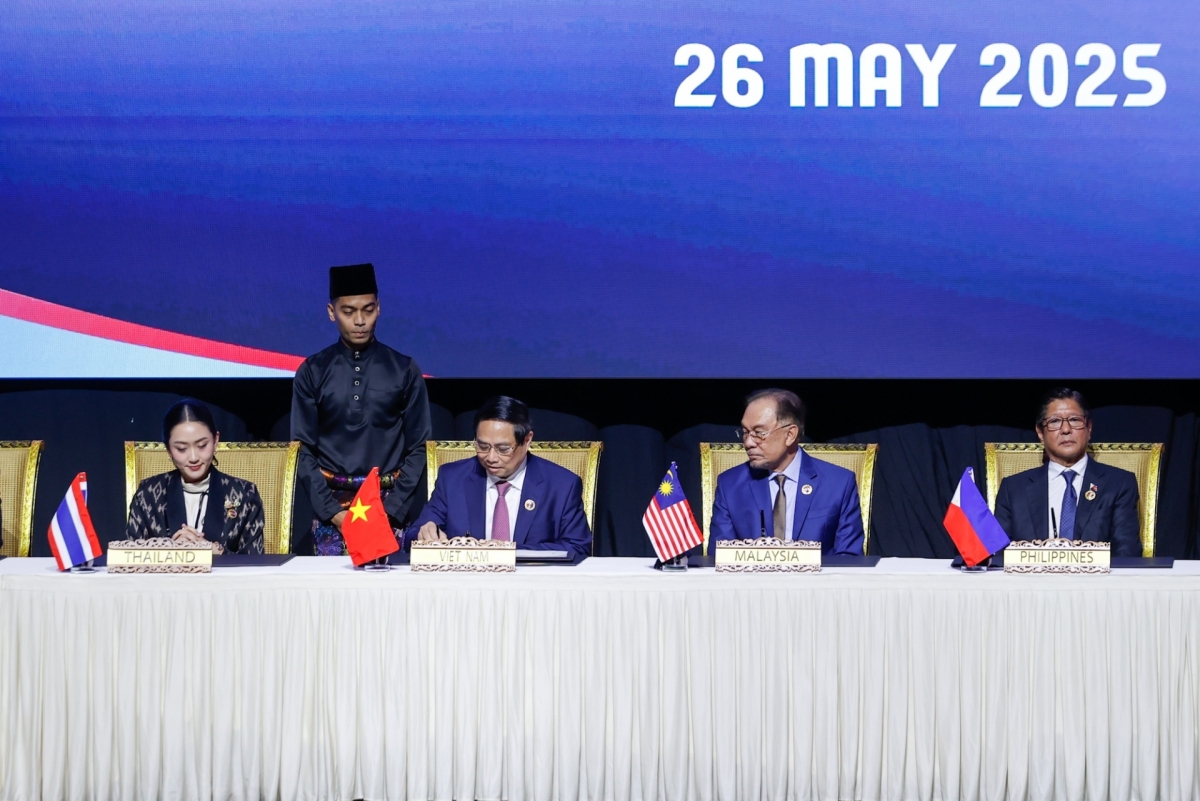 Thủ tướng cùng các nhà lãnh đạo ký Tuyên bố ‘ASEAN 2045: Tương lai chung của chúng ta’