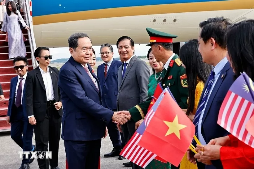 Chủ tịch Quốc hội đến Kuala Lumpur, bắt đầu tham dự AIPA-46 và thăm chính thức Malaysia